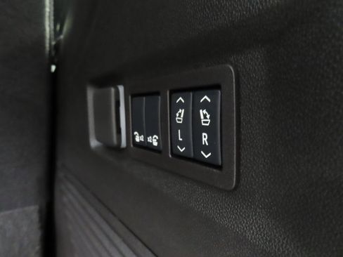 Used 2025 Chevrolet Tahoe High Country image 43