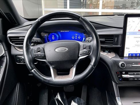 Used 2020 Ford Explorer Platinum w/ Premium Technology Package image 5