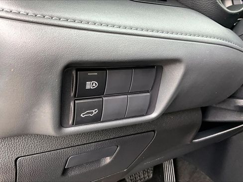 Used 2023 Toyota Highlander XLE AWD/4WD image 33