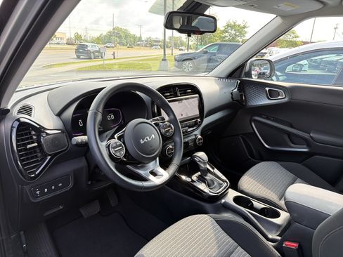 Used 2024 Kia Soul EX FWD image 9