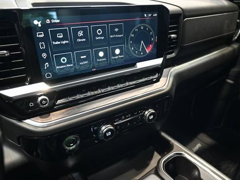 Used 2022 GMC Sierra 1500 SLT w/ SLT Convenience Package image 17