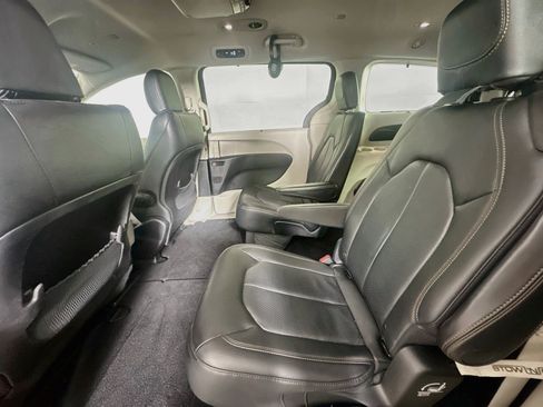 Used 2019 Chrysler Pacifica Touring-L w/ Advanced Safetytec Group FWD image 28
