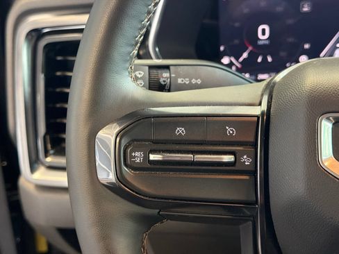 Used 2025 GMC Canyon AT4 w/ Technology Plus Package AWD/4WD image 17
