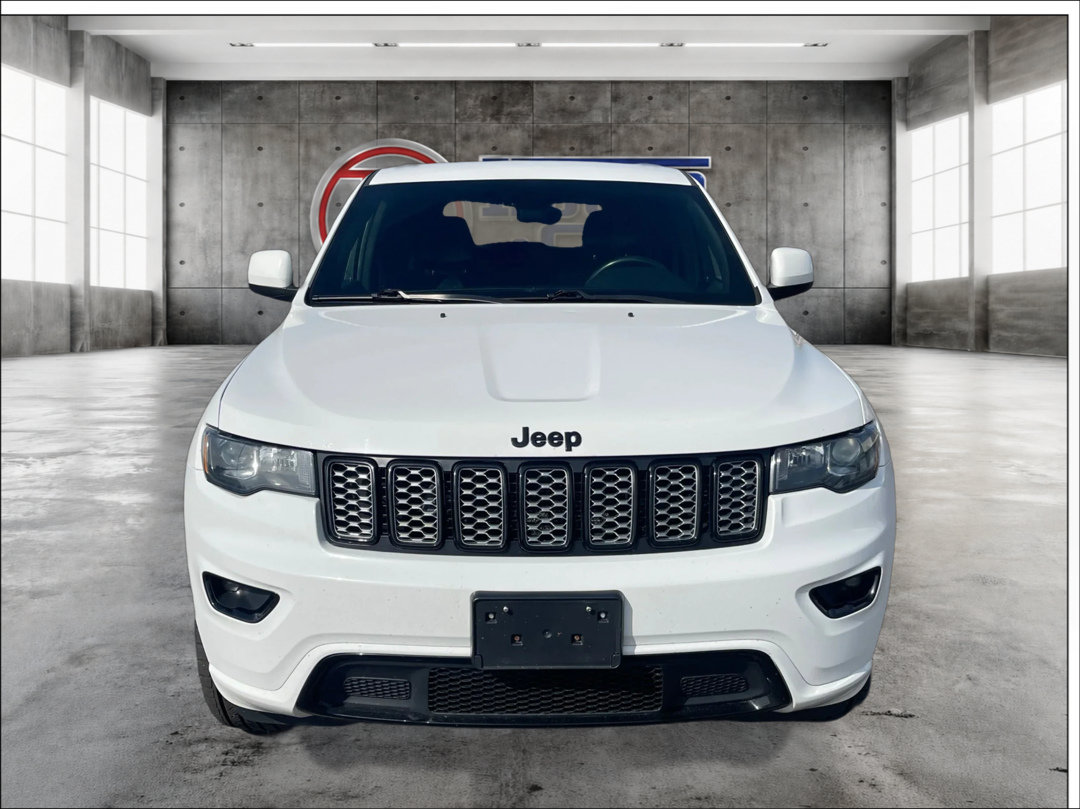 Used 2018 Jeep Grand Cherokee Altitude AWD/4WD image 2