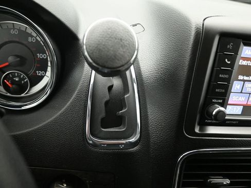 Used 2019 Dodge Grand Caravan SE w/ UConnect Hands-Free Group image 15