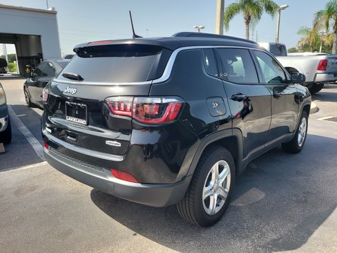 Used 2023 Jeep Compass Latitude AWD/4WD image 4