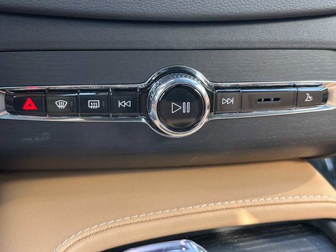 Used 2025 Volvo XC90 B6 Ultra w/ Lounge Package image 30