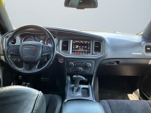 Used 2019 Dodge Charger Scat Pack w/ Dynamics Package RWD image 10