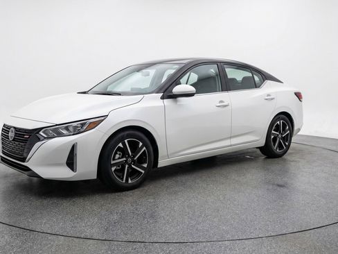 Used 2025 Nissan Sentra SV image 3