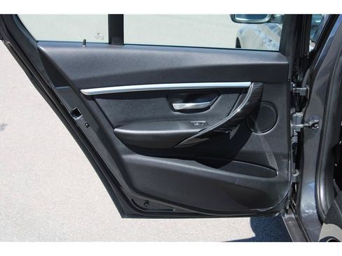 Used 2018 BMW 328d xDrive Sedan w/ Convenience Package AWD/4WD image 11
