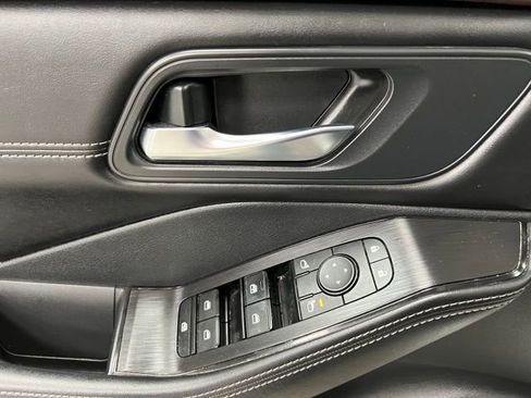 Used 2023 Nissan Rogue SV w/ SV Premium B Package image 23