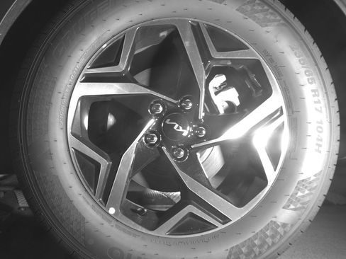 Used 2025 Kia Sportage LX FWD image 14