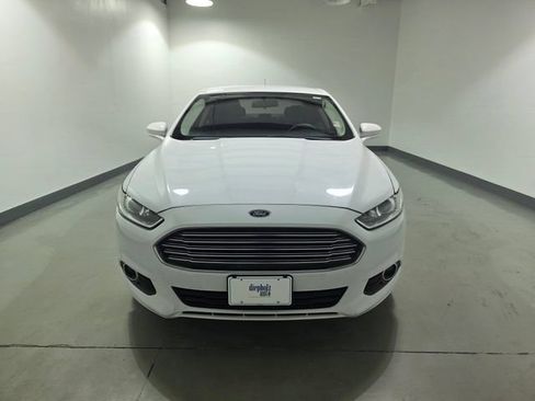 Used 2016 Ford Fusion SE FWD image 2