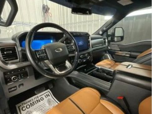 Used 2024 Ford F250 Platinum AWD/4WD image 2
