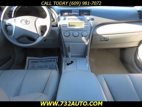 Used 2011 Toyota Camry LE image 15