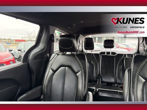 Used 2025 Chrysler Pacifica Select FWD image 34
