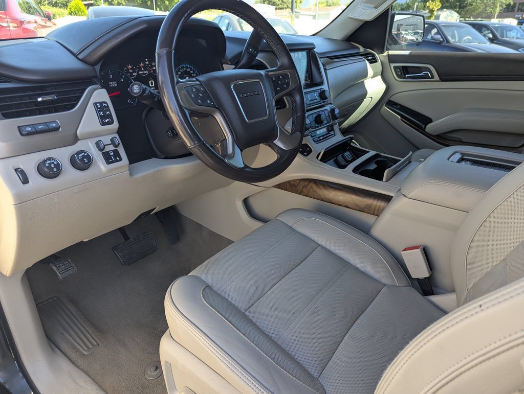 Used 2020 GMC Yukon Denali w/ Denali Ultimate Package AWD/4WD image 24