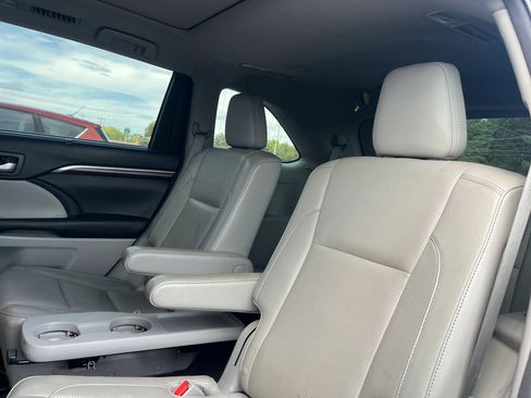 Used 2015 Toyota Highlander Limited Platinum AWD/4WD image 17