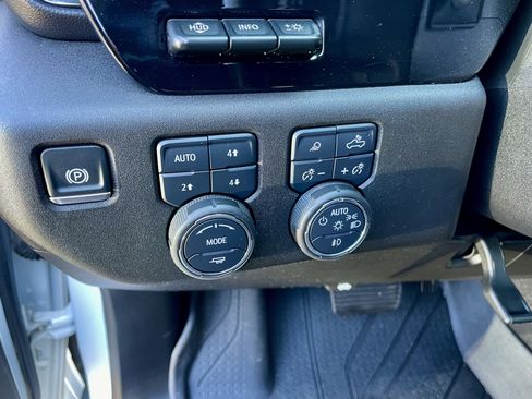 Used 2025 Chevrolet Silverado 2500 ZR2 w/ Technology Package AWD/4WD image 40
