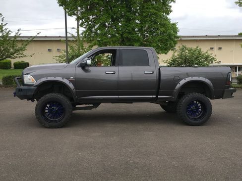Used 2014 RAM 3500 Laramie w/ Convenience Group AWD/4WD image 3