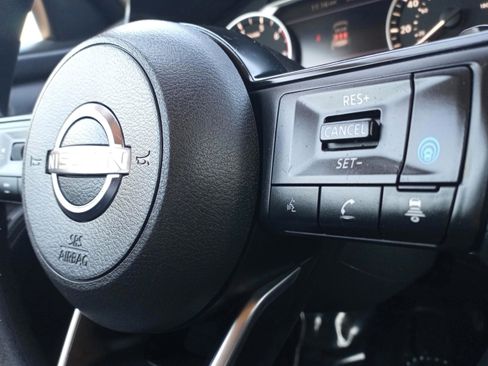 Used 2024 Nissan Rogue SV image 12