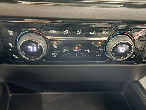 Used 2024 Chevrolet Silverado 1500 ZR2 AWD/4WD image 18