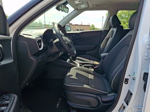 New 2026 Hyundai Venue SEL FWD image 7