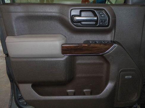 Used 2019 GMC Sierra 1500 SLT w/ SLT Premium Plus Package AWD/4WD image 11