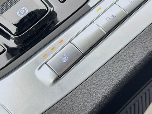 New 2026 Kia Carnival EX image 24