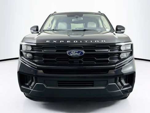 Used 2025 Ford Expedition Active AWD/4WD image 2