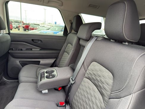 Certified 2024 Nissan Pathfinder SV image 33