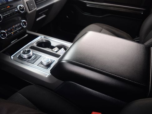 Used 2020 Ford Expedition XLT image 13