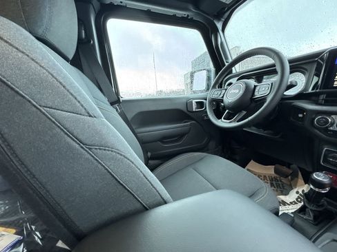 New 2025 Jeep Gladiator Willys image 15