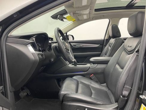 Used 2017 Cadillac XT5 Luxury w/ Driver Awareness Package AWD/4WD image 17