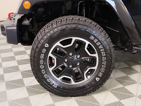 Used 2013 Jeep Wrangler Unlimited Rubicon AWD/4WD image 17