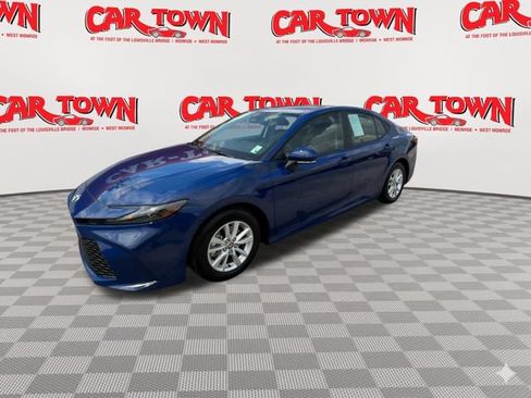 Used 2025 Toyota Camry LE FWD image 4