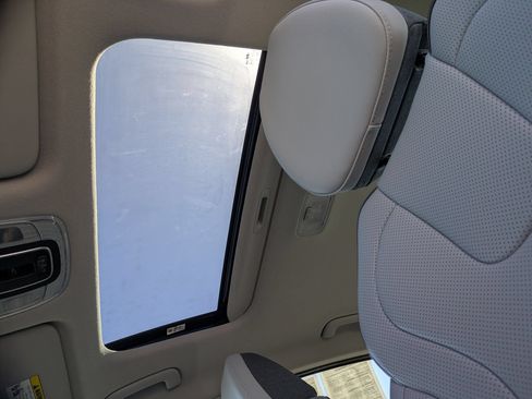 Certified 2025 Hyundai Elantra Limited FWD image 19