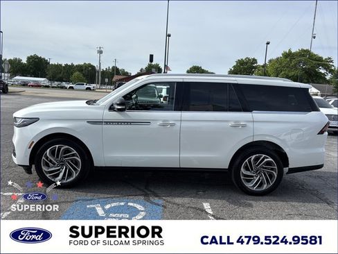 Used 2025 Lincoln Navigator Reserve AWD/4WD image 11