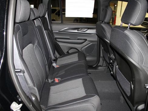 New 2025 Jeep Grand Cherokee Laredo w/ Luxury Tech Group I image 30