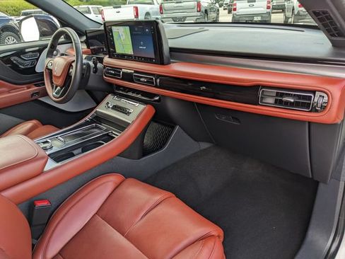 Used 2025 Lincoln Aviator Reserve w/ Luxury Package AWD/4WD image 14