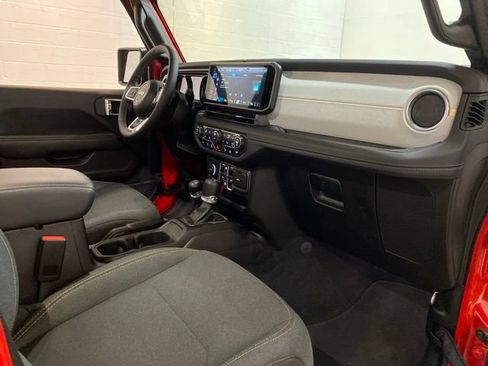 Used 2025 Jeep Wrangler Unlimited Sahara w/ Safety Group AWD/4WD image 82