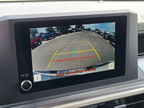 Certified 2024 Toyota Tacoma SR5 AWD/4WD image 17