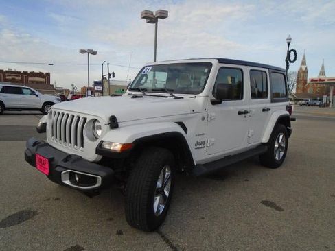 Used 2021 Jeep Wrangler Unlimited Sahara image 3