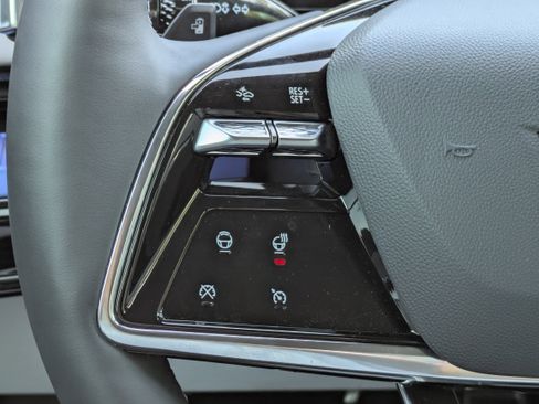 New 2025 Cadillac Optiq Sport 2 w/ LPO, ONYX Package image 26