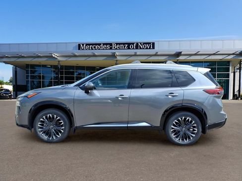 Used 2025 Nissan Rogue Platinum AWD/4WD image 2