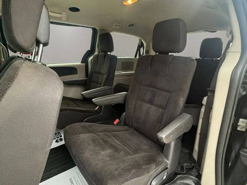 Used 2019 Dodge Grand Caravan SE w/ UConnect Hands-Free Group FWD image 11