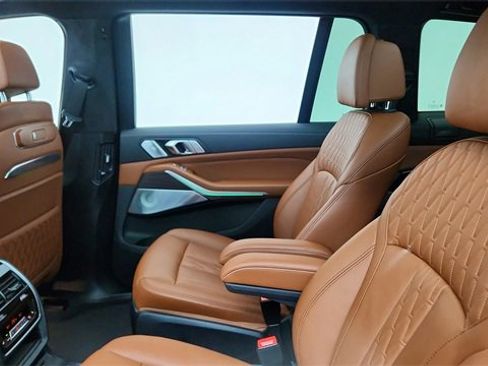 Used 2024 BMW X7 xDrive40i w/ Executive Package image 33