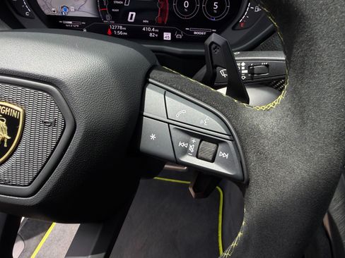 Used 2023 Lamborghini Urus Performante AWD/4WD image 13