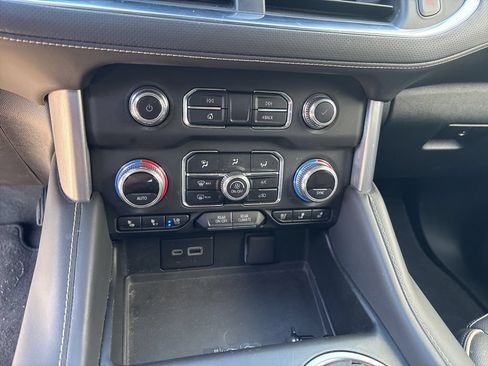Used 2024 GMC Yukon SLT AWD/4WD image 17