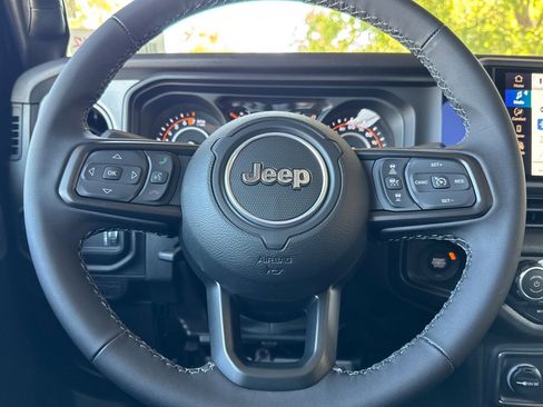 New 2025 Jeep Gladiator Sport image 21